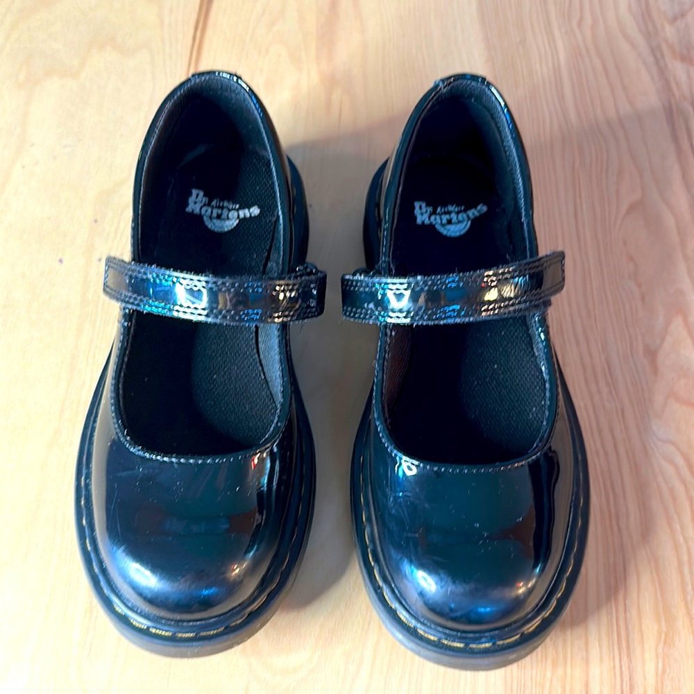 Dr Martens girls patent leather Mary Jane’s used in excellent condition!